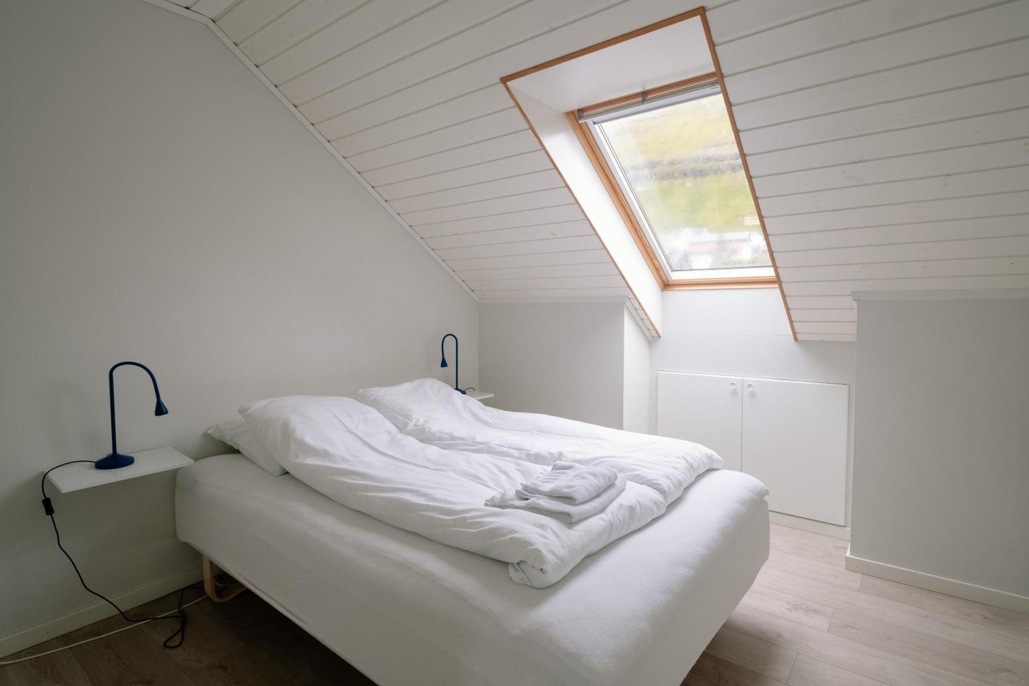 Spacious City Center Home By The Sea Klaksvík Exterior photo