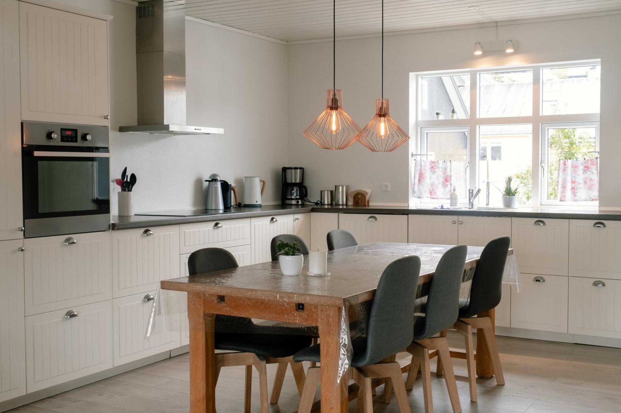 Spacious City Center Home By The Sea Klaksvík Exterior photo