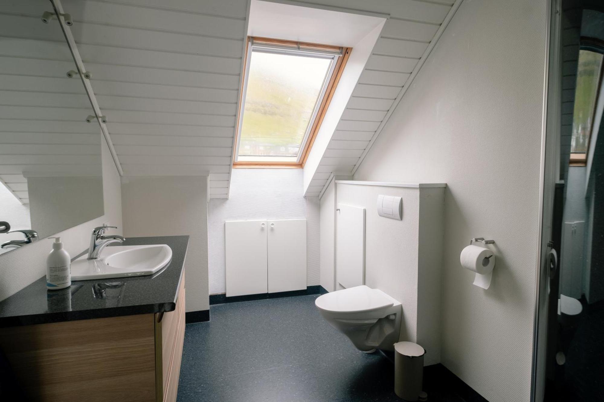 Spacious City Center Home By The Sea Klaksvík Exterior photo