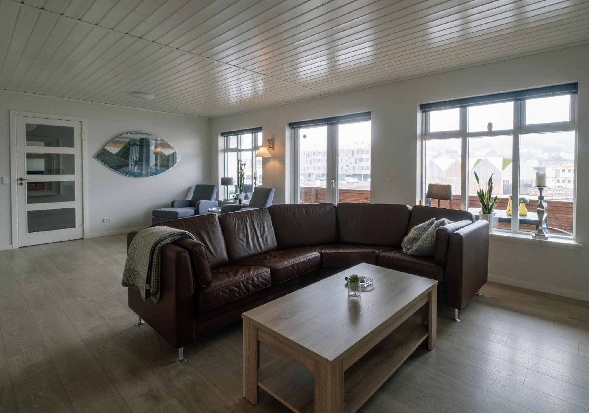 Spacious City Center Home By The Sea Klaksvík Exterior photo