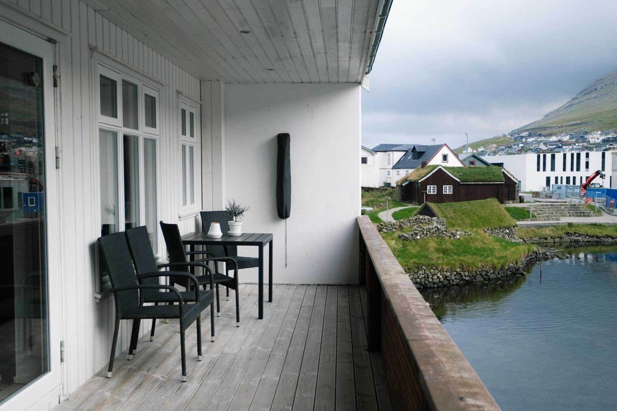 Spacious City Center Home By The Sea Klaksvík Exterior photo