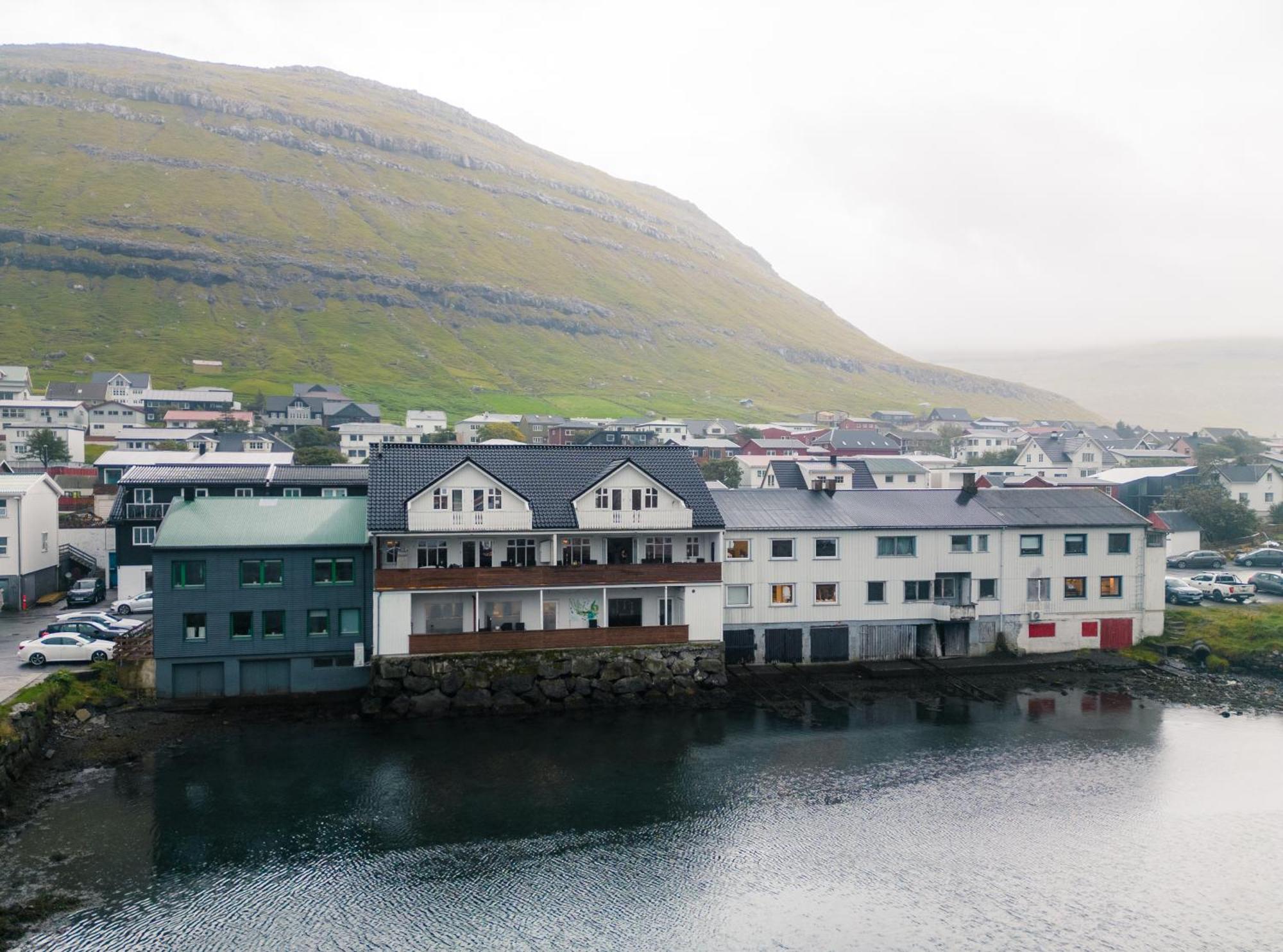 Spacious City Center Home By The Sea Klaksvík Exterior photo